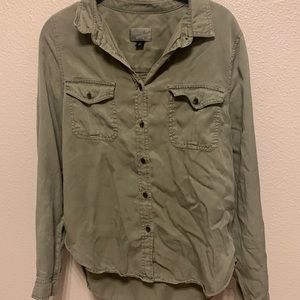 Universal Thread button down women’s shirt